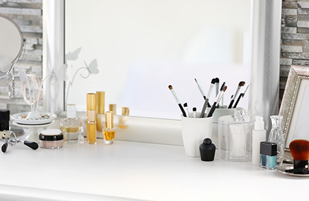 How to organize and design our make-up and jewelry stand